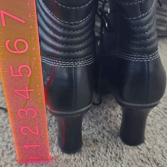 Timberland Booties Size 6.5 - Picture 8 of 8